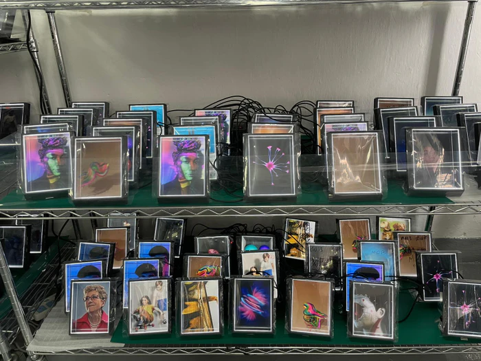 Looking Glass tweet media