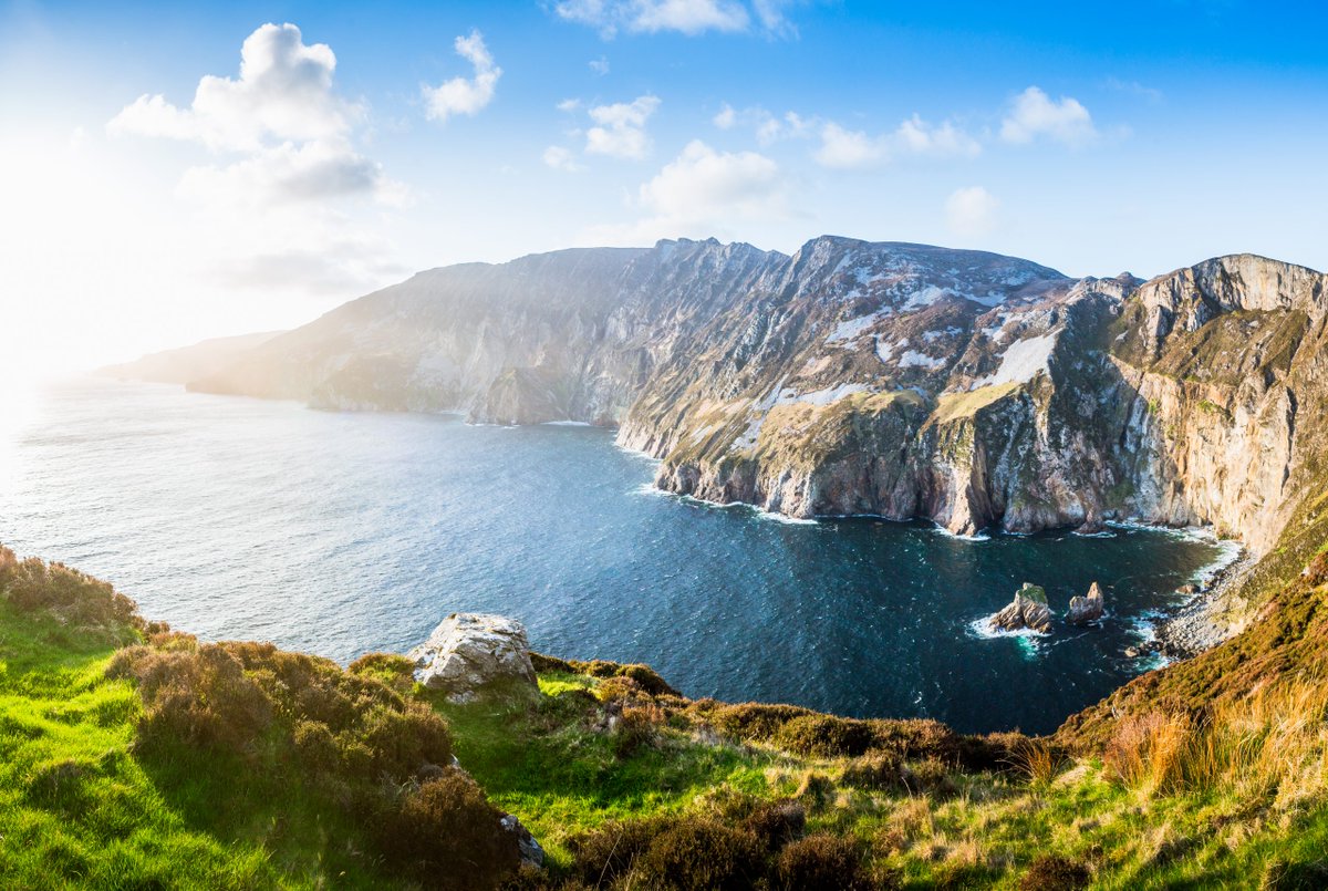 Sliabh Liag tops the list as the one of the most breathtaking coastlines NOT TO BE MISSED on the #WildAtlanticWay 
  
What a location to boast as the starting journey of our #IATulsterIreland

image.ie/living/10-brea…