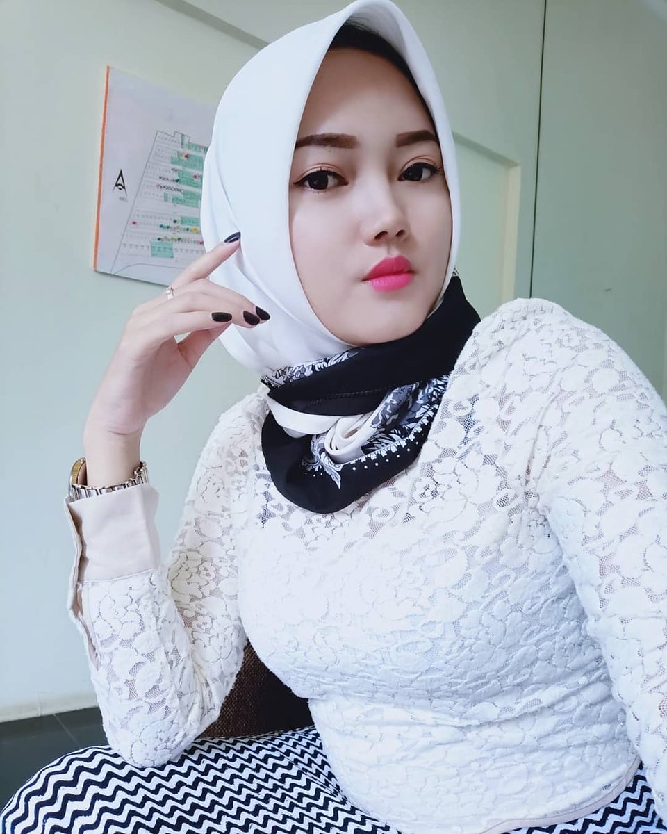 Yang belum bobo temenin vera VC yuk di WA Retweet dan like dulu ya