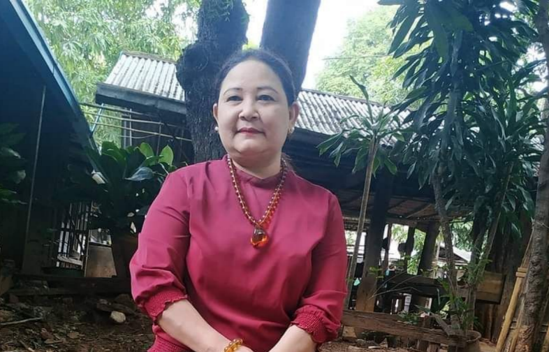 DeDee00854335's tweet photo. Daw Than Than Nwe, a CDM General Staff from #Meikhtila Hospital was reportedly abducted by Military terrorists at around 10 pm on Apr 27 at her house due to informants. #Apr28Coup #WhatsHappeningInMyanmar https://t.co/HdPm8fa5Cn https://t.co/cfmvklit6U