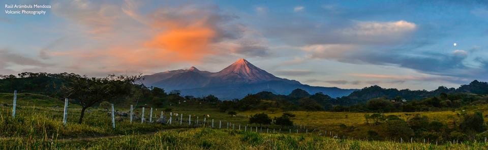 VolcanoColima's tweet photo. Fotografías del Recuerdo
Volcan de Fuego de Colima desde el lente de  @M_Dr_Vulcano  #volcandecolima  #volcanocolima #volcanes #volcanesdecolima #colima #colimamexico #naturaleza #volcano #volcan https://t.co/fxaSZdtNM4