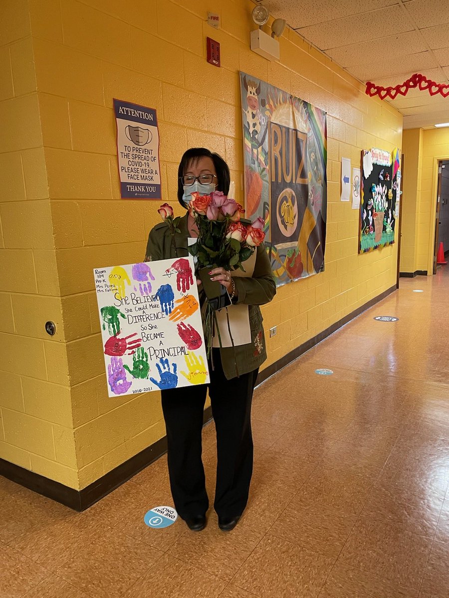 Pre-K, pre-K, how does your garden grow? With beautiful roses for our principal that simply made her glow!❤️❤️⁦<a href="/IrmaRuizSchool/">Irma Ruiz School</a>⁩