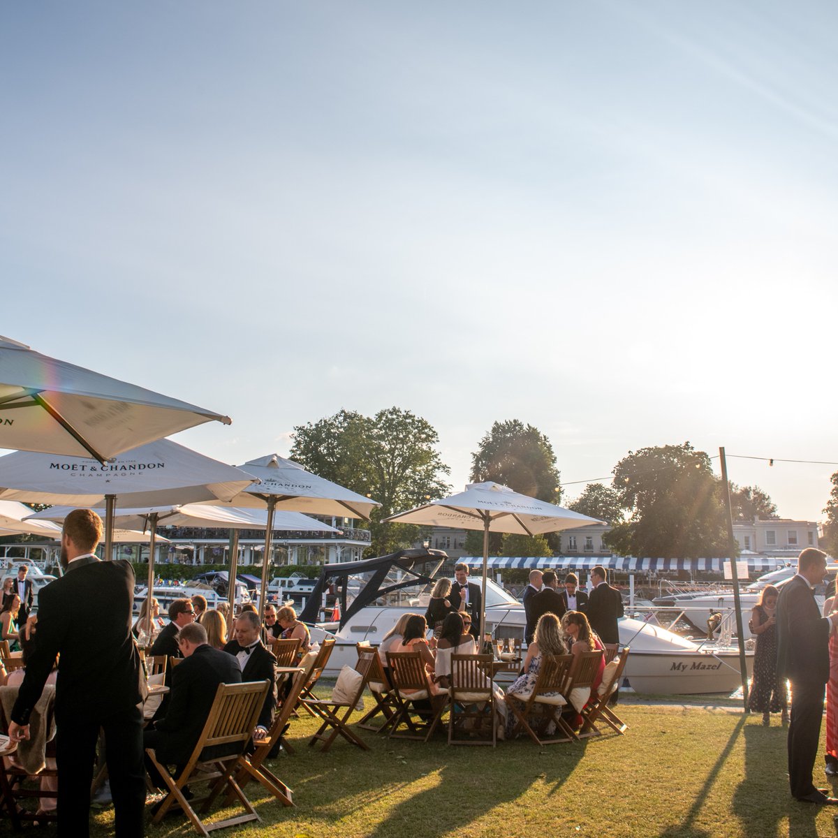 henleyfestival's tweet photo. We are so lucky to have such a beautiful setting for our festival. Join us and enjoy five glorious summer evenings watching the sun go down over the River Thames with a glass of champagne in hand...πΎ π₯
Don't miss out this year! Book now https://t.co/DKJZ5akK4T
#EveryonesaVIP https://t.co/GEIdAZnAbr