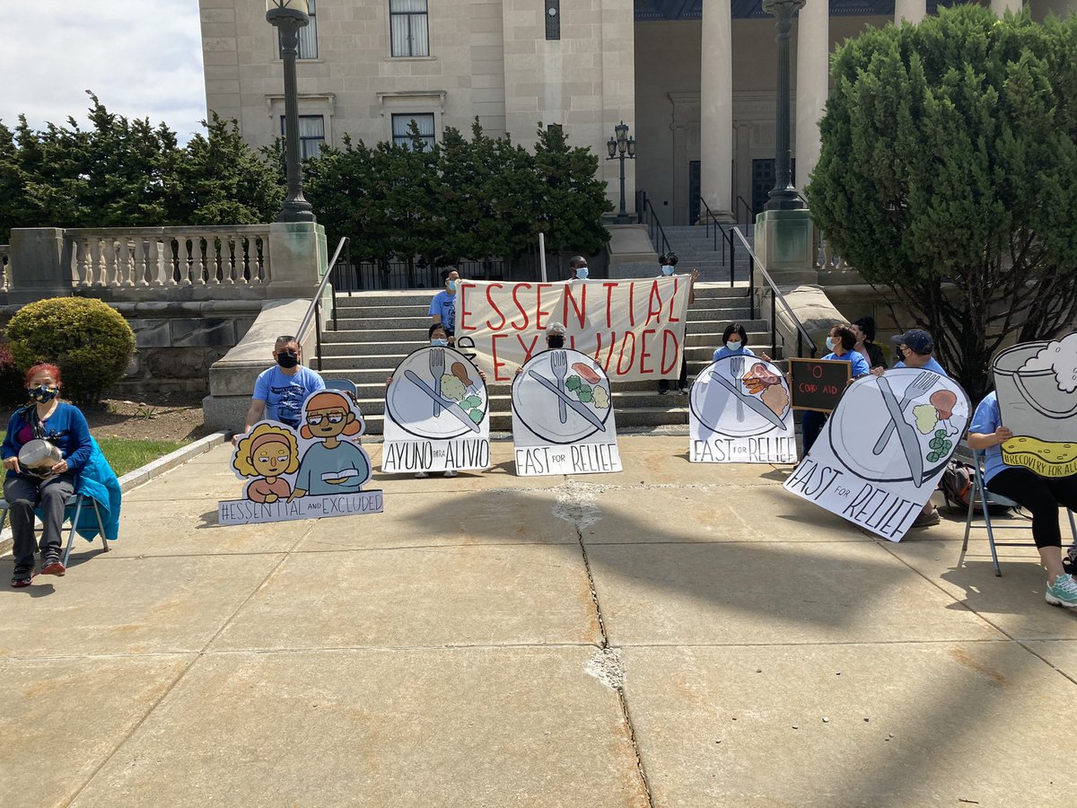 MaketheRoadNJ's tweet photo. 🚨🚨The immigrant essential workers fasting for relief are back in Trenton on their 22 day of the #Fast4Relief
We are here to demand #Recovery4All we need real relief. https://t.co/ek8FiUydZD