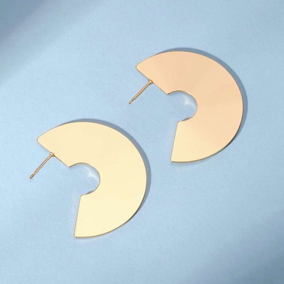 NiftyThree's tweet image. So good I had to share! Check out all the items I'm loving on @Poshmarkapp from @WeddingLnBoutiq #poshmark #fashion #style #shopmycloset #demetrios #glitzblitzboutique #vineyardvines: posh.mk/zMRchbepPfb