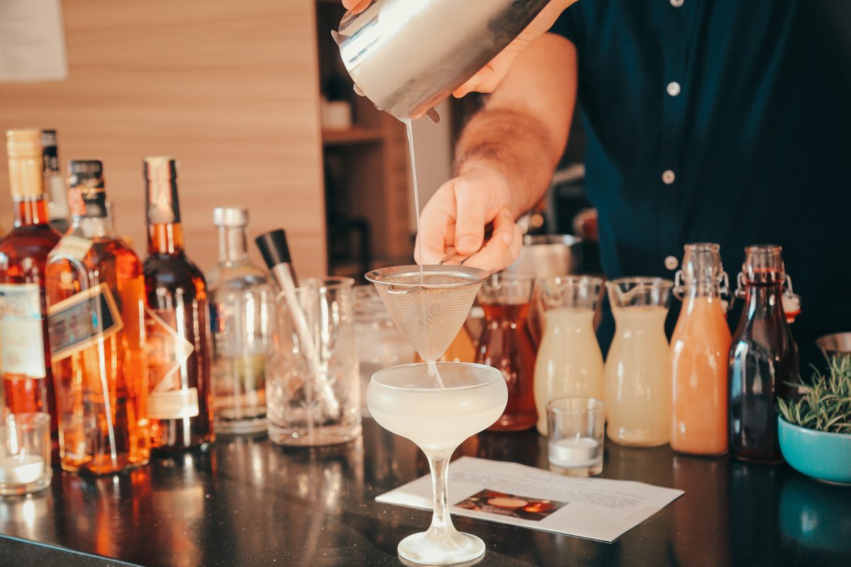 EcoCustomHomes's tweet photo. As your trusted Johns Creek custom home builders, we love designing spaces built to entertain and meet all the needs of our clients. And with the summer right around the corner, outdoor bars are becoming more and more popular.  #atlantacustomhomes

https://t.co/mtdVcb36jN https://t.co/X3nKiXAgaT