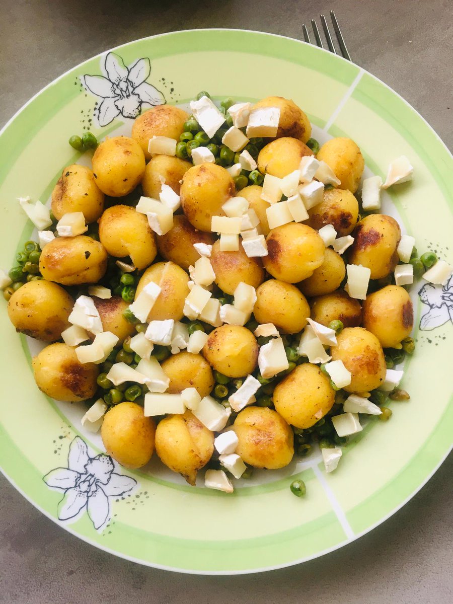 shamou44's tweet photo. Au menu ce soir, poêlée de gnocchis aux petits pois! Mim #RanaGnocchiParty #commentterminersajournéedefolie #réconfort #yummilicious https://t.co/Q19rGKzNMj