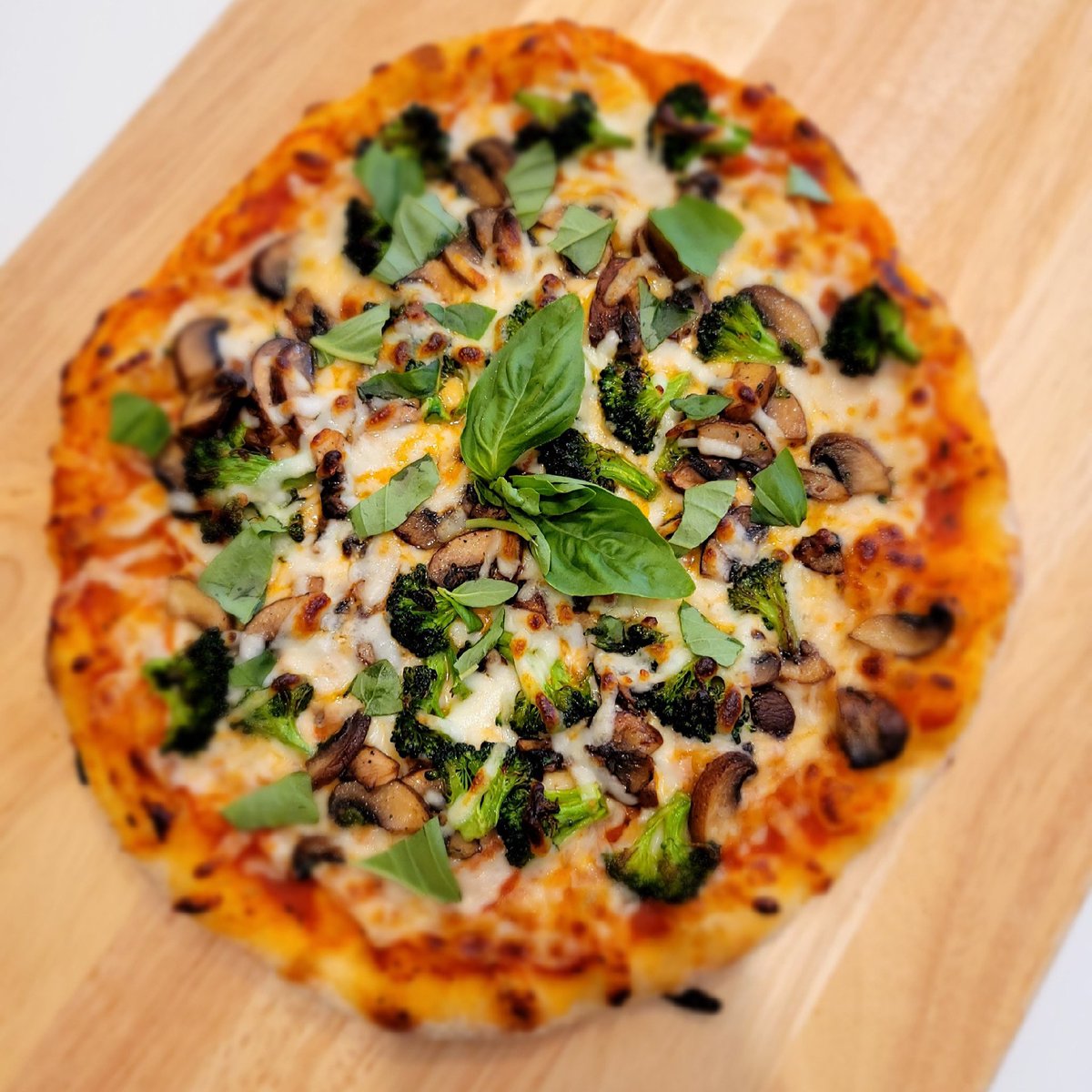 Thanks to <a href="/switchbackpizza/">switchbackpizza</a> for donating dough and live zoom support! Through this project, students learned where our foods come from, sustainable food choices, and made their own pizza w/ local ingredients from nearby farms and w/ herbs that they’re growing at home. <a href="/EHS_Hornets/">Emmaus High School</a>