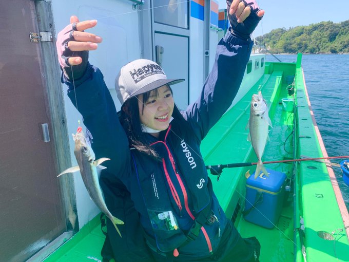 船釣りの服装 準備はこれでok 春夏女子 Uvパーカーとレインジャケットがあると便利ですよ Tsuri Hack 日本最大級の釣りマガジン 釣りハック