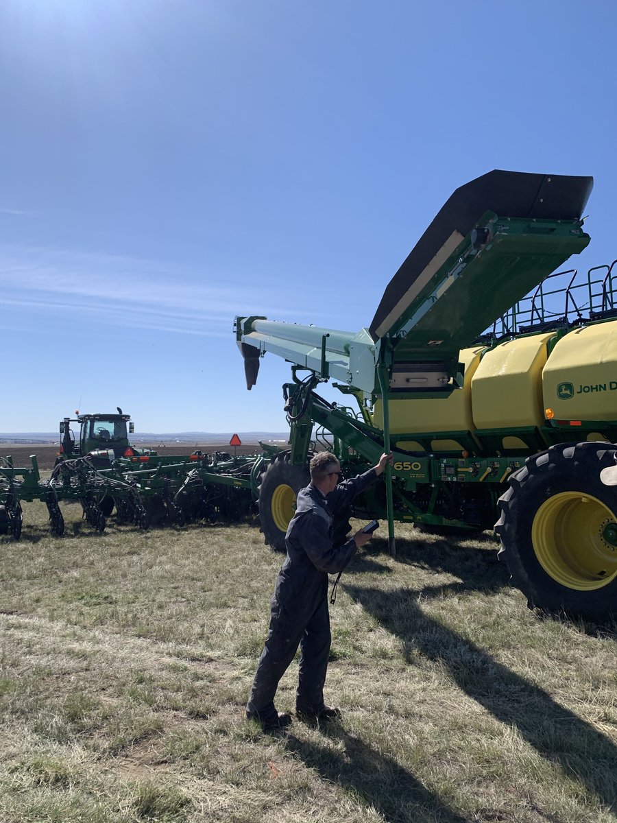 Westerntractor's tweet photo. Seeded our LEAD 2.0 field yesterday! Leading Economic & Agronomic Decisions is John Deere's approach to bringing total economic and agronomic solutions to our customers. The equipment used for this part of the project was the P576 drill & C650 air cart. #LEAD20 #Seeding2021 https://t.co/RM8D5ESrxx