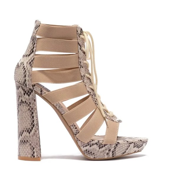 TheRowdyFox's tweet photo. So good I had to share! Check out all the items I'm loving on @Poshmarkapp #poshmark #fashion #style #shopmycloset #shoeaffair #stevemadden: https://t.co/vMGhMrakIH https://t.co/1jLKGPu5B3