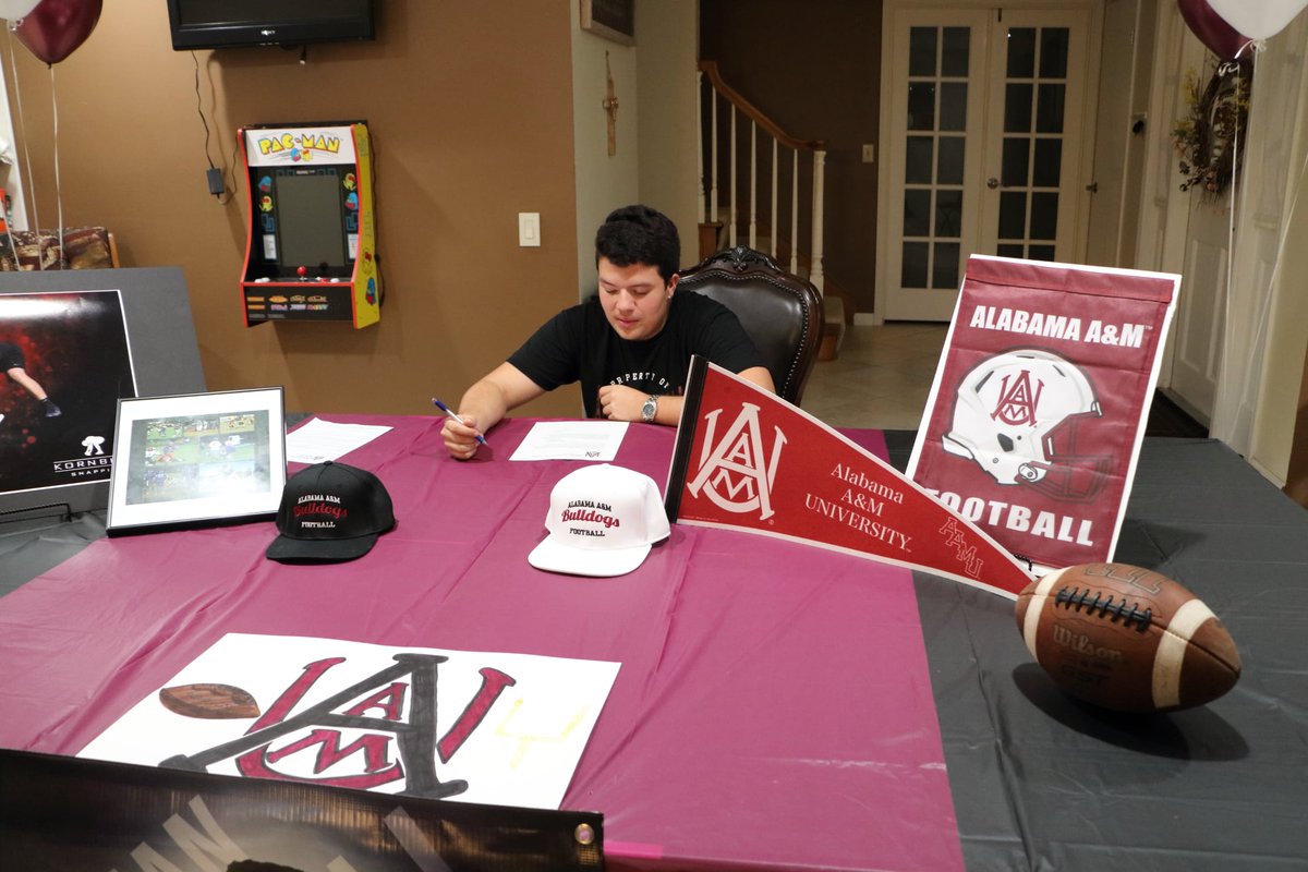 MTrana2002's tweet photo. My HS cancelled signing day so my family and I did our own.  Proud to say I'm officially a Bulldog! #AAMUFB @CoachFredT @KornblueKicking @JPTAthletics @larryblustein @jptfootball2020 https://t.co/dk0on59h43