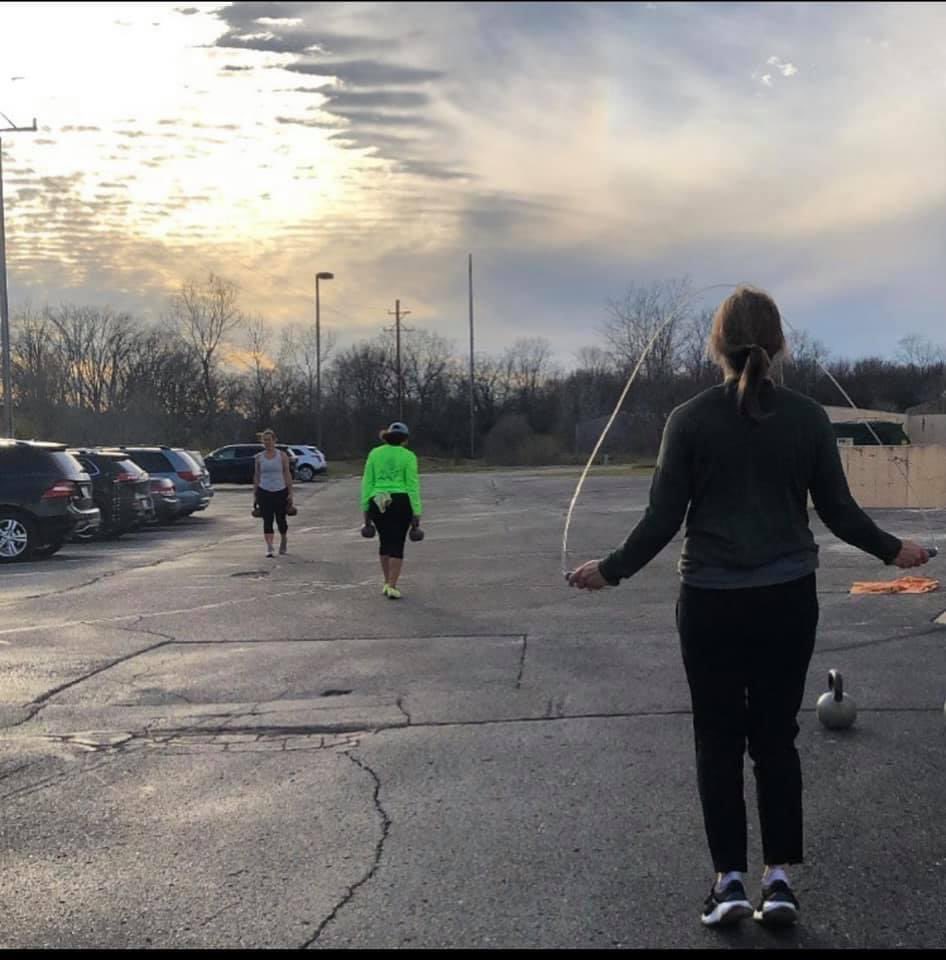 ☀️It will be warmer before we know it. We can’t wait to get some outdoor workouts going!
.
.
#outdoorworkout #exercise #sunshine #traininggym #bestgym #michigangym #eastlansing #eastlansinggym #community