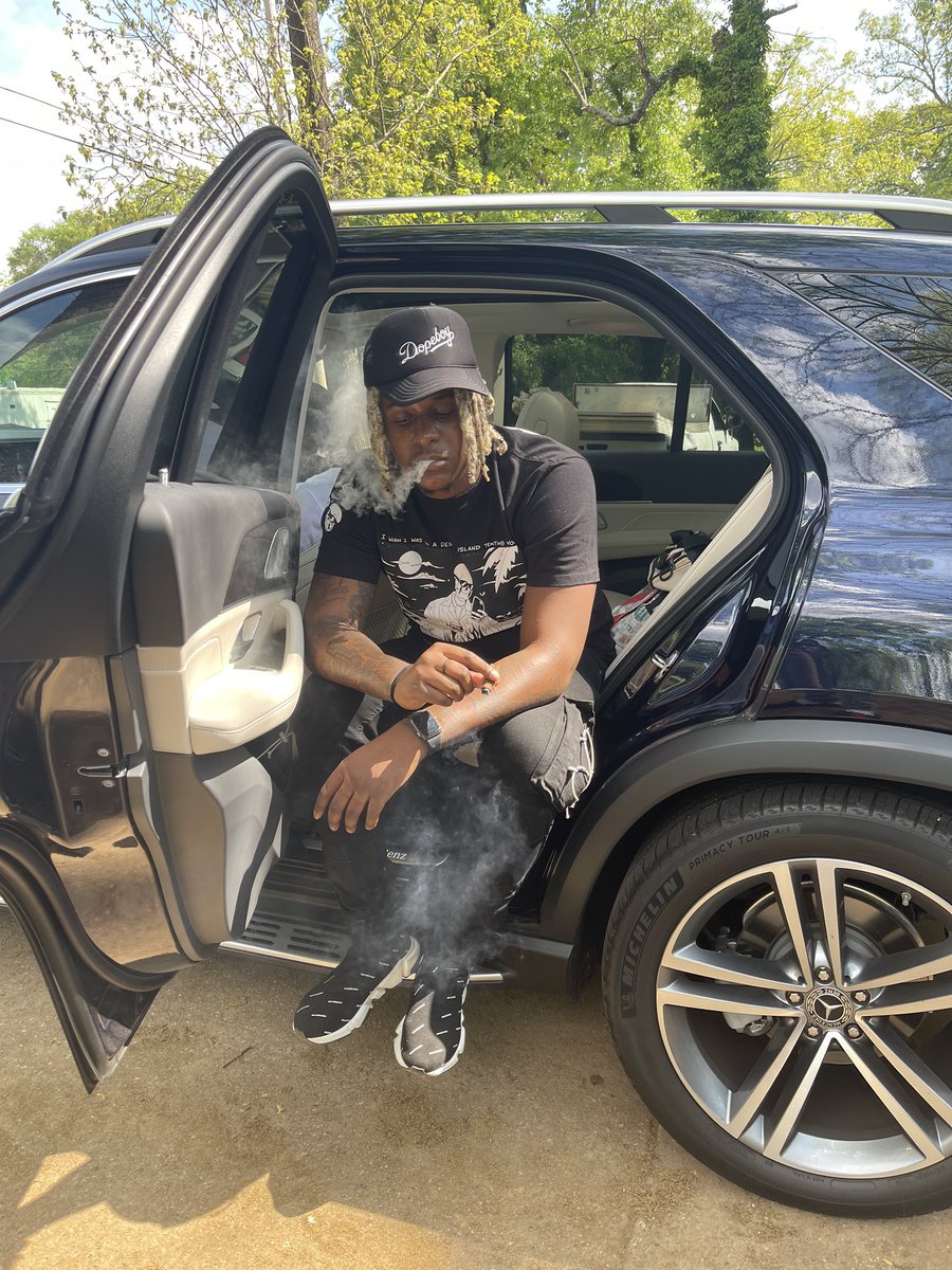 OnehandRick's tweet image. I won't cross no one I love but fuck everybody else nah for real