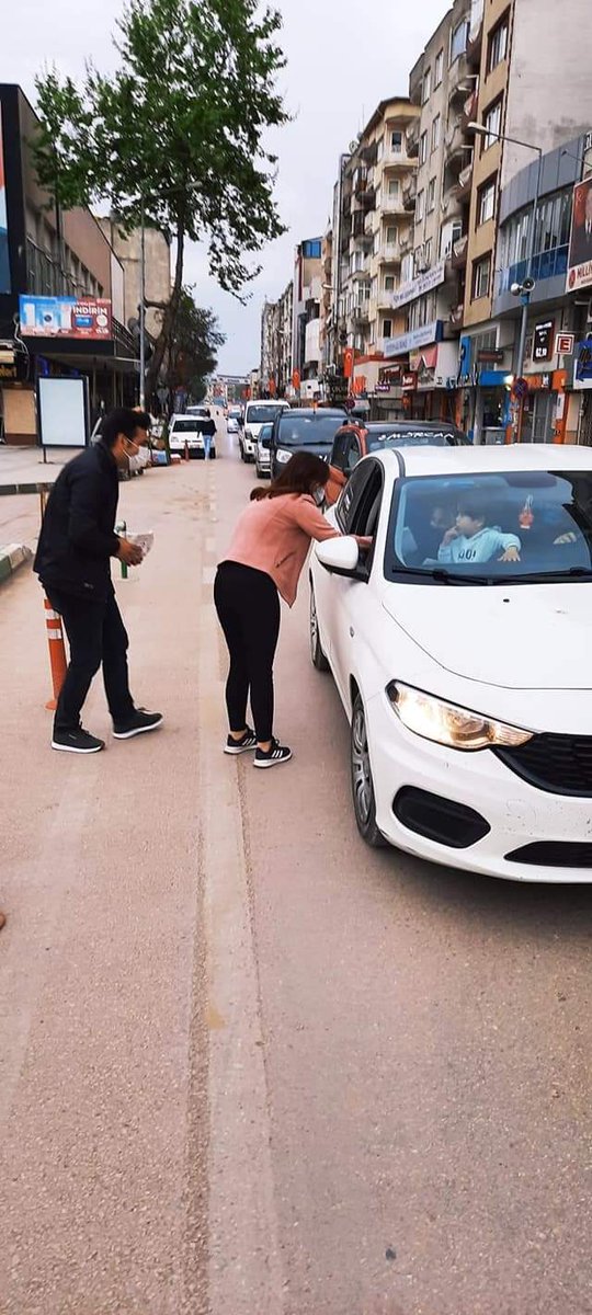 #İftara5kala
Yarınlarımızın teminatı gençlerimizi kutluyorum.
Bugün de #AKGençlik yanınız da dediler ve  İlçemiz  de iftara yetişemeyen vatandaşlarımıza ikramlarda bulundular.
#GençsinÖndeYürü
#İnandığınYoldaYürü
#TürkiyeİçinİnandığınYoldaYürü