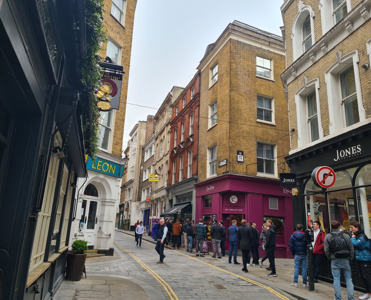 CheapsideBA's tweet image. Great to see such a buzz in the #CityofLondon today! Check out the queues outside @Porterfords Butchers 🍖 🍗 
What's your favourite Cheapside business? 
@LDNLoveAffair