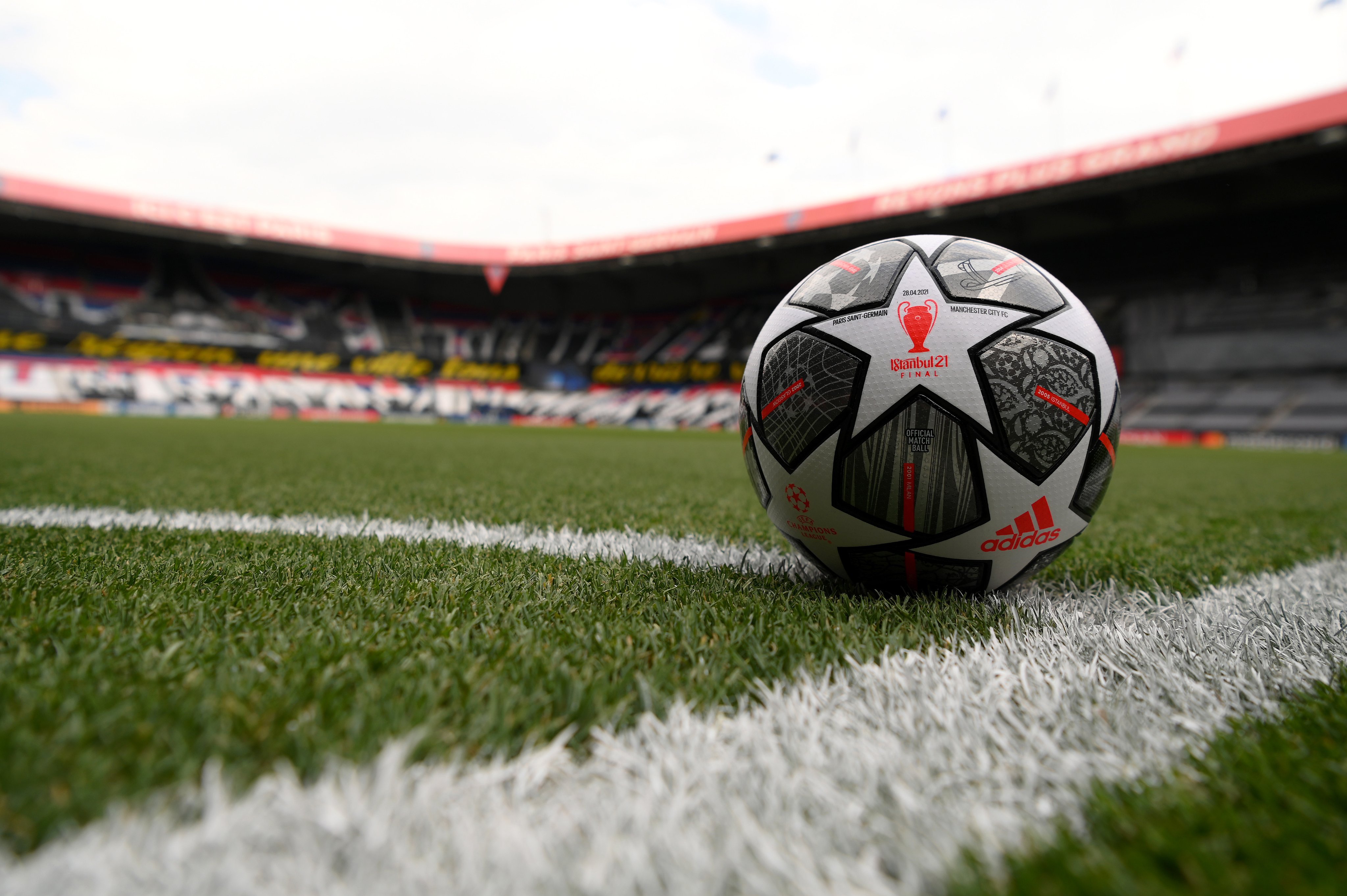 UEFA Champions League on X: 😍 Johan Cruijff ArenA 🏟️ The stage is set!  #UCL  / X