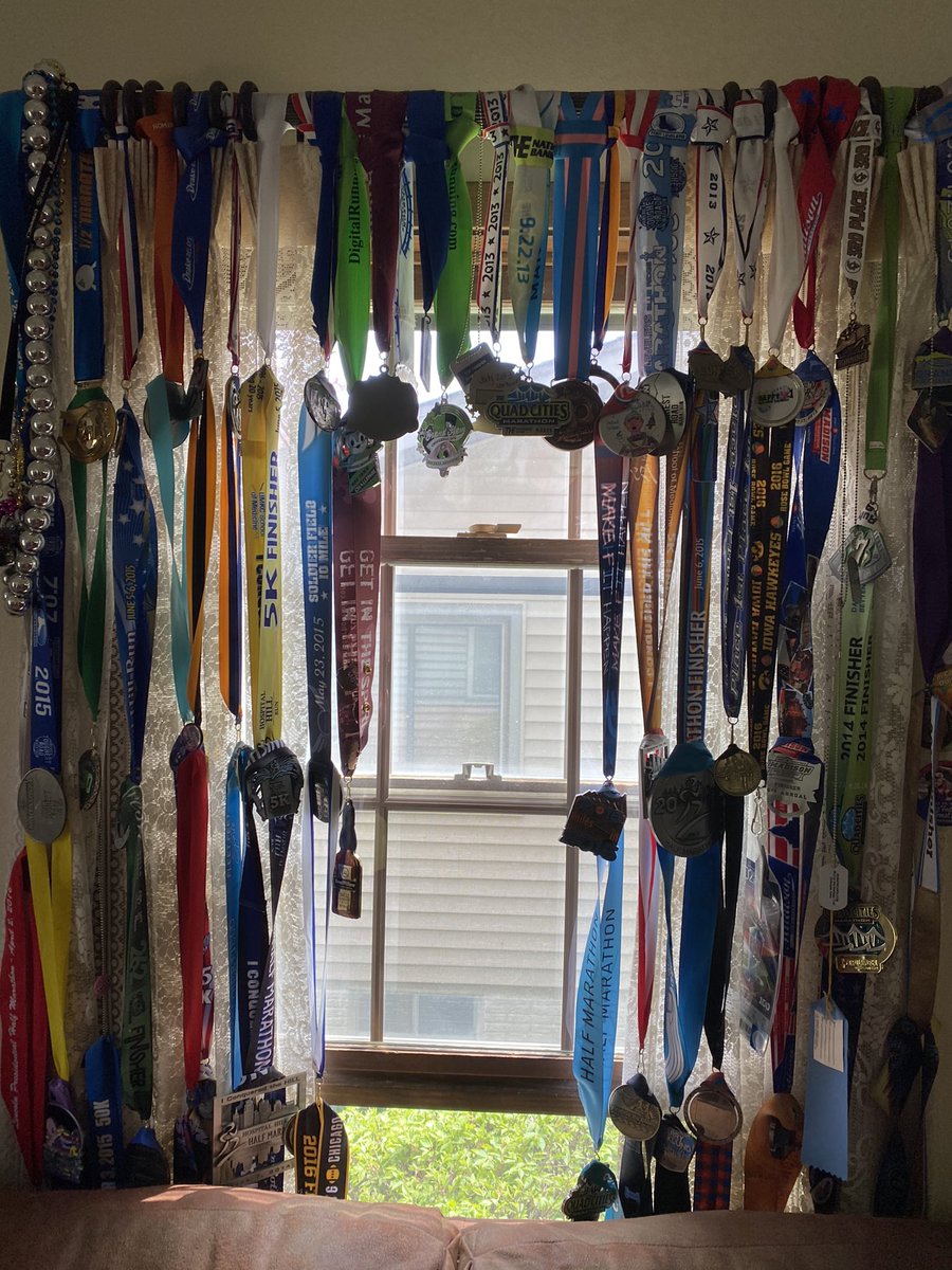 AngieMaskeBerka's tweet photo. Who needs curtains? @therunchat @AfterShokz #shokzstar #runchatpics https://t.co/UbR8w1cFhH