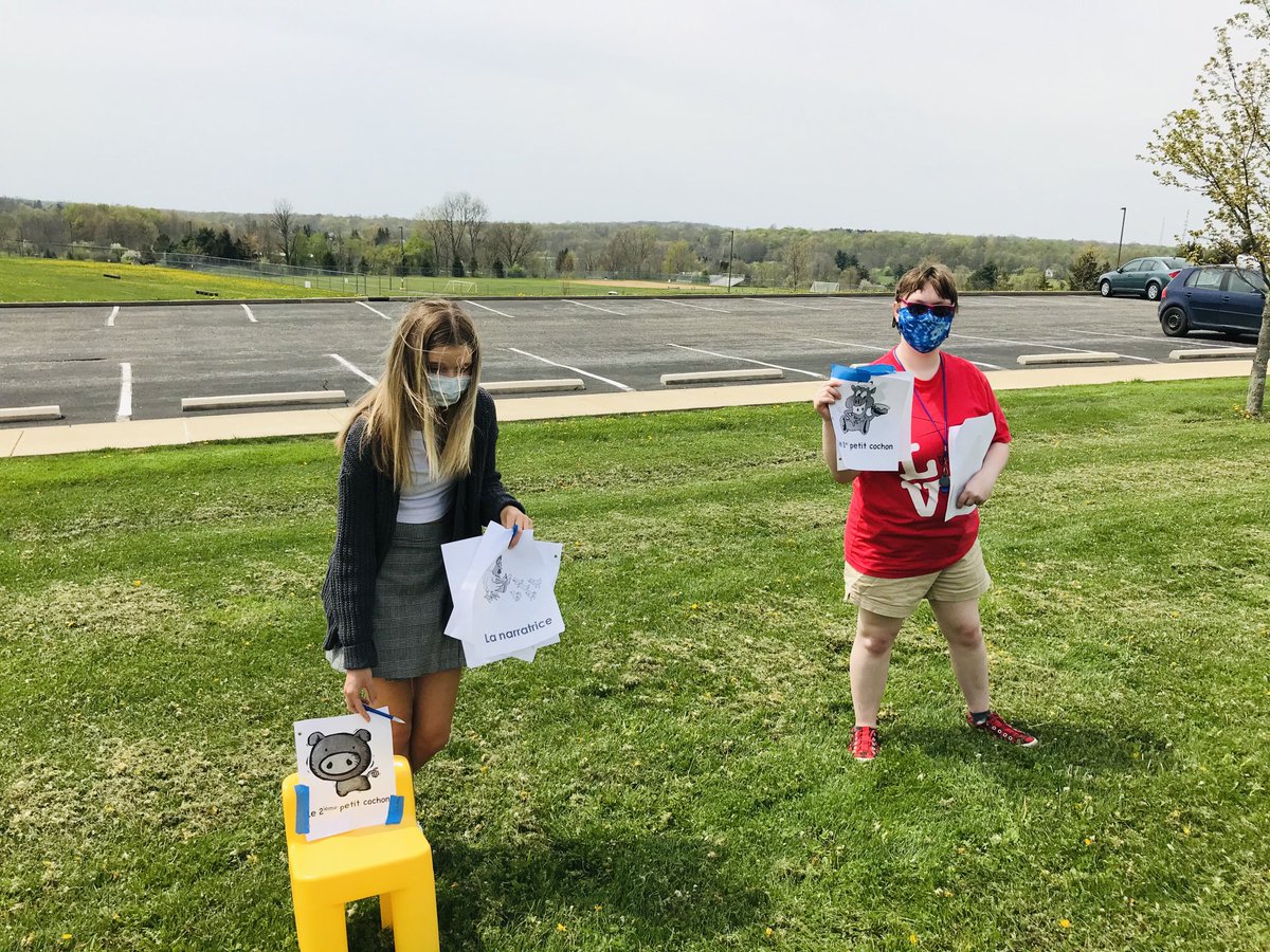 FrenchclassWahl's tweet photo. Presenting “Les contes de fées” en français! ⁦@KenstonKHS⁩ https://t.co/Ow12dllp3E