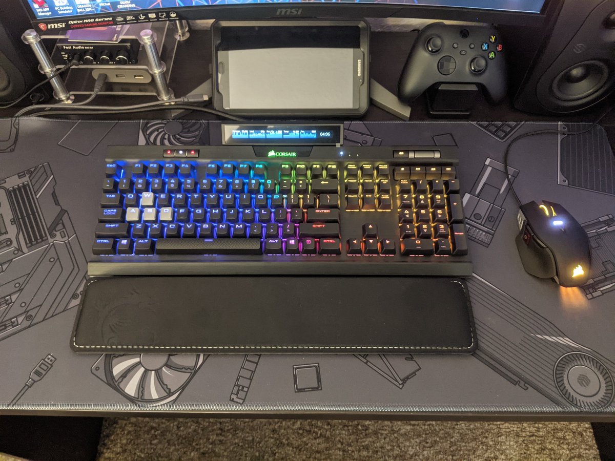 efrain_rosado's tweet photo. @bitwitkyle Msi mpg z390 gaming pro carbon ac/i9 9900k/32gb vengeance pro ls/msi mech rx 5700 xt oc 8gb/500gb m.2 ssd/500gb ssd/2tb sdd/corsair 4000d Airflow case/8  corsair ql120 fans/corsair rm850x psu
Corsair k70 rgb mk.2 Rapidfire and m65 elite mouse/Ensemble1-stealth2 mouse pad 😉 https://t.co/0VL6Q3i4WB