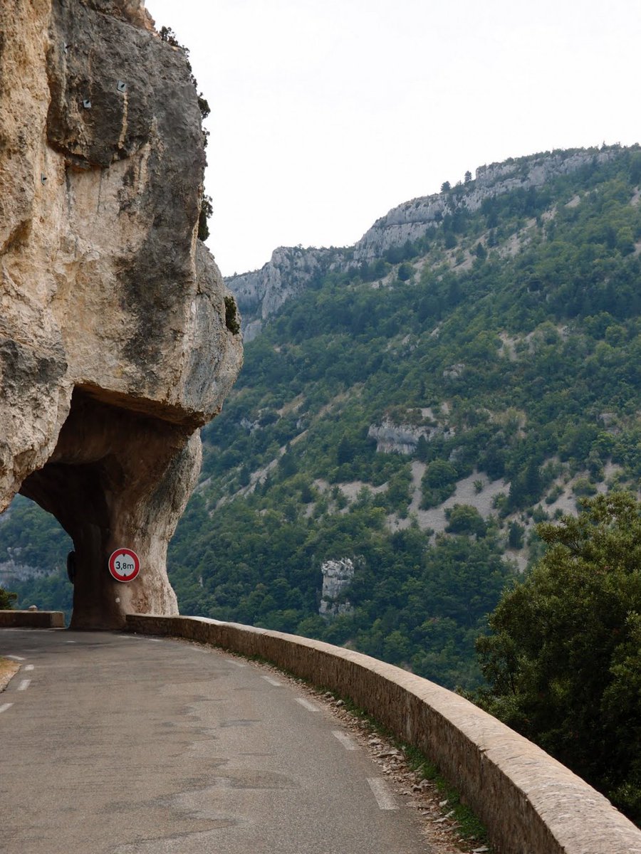 🚴Vlak naast de Mont Ventoux! 

⛰Niet steil maar wat een natuurschoon.

➡Check alle info hier: climbfinder.com/nl/beklimminge…