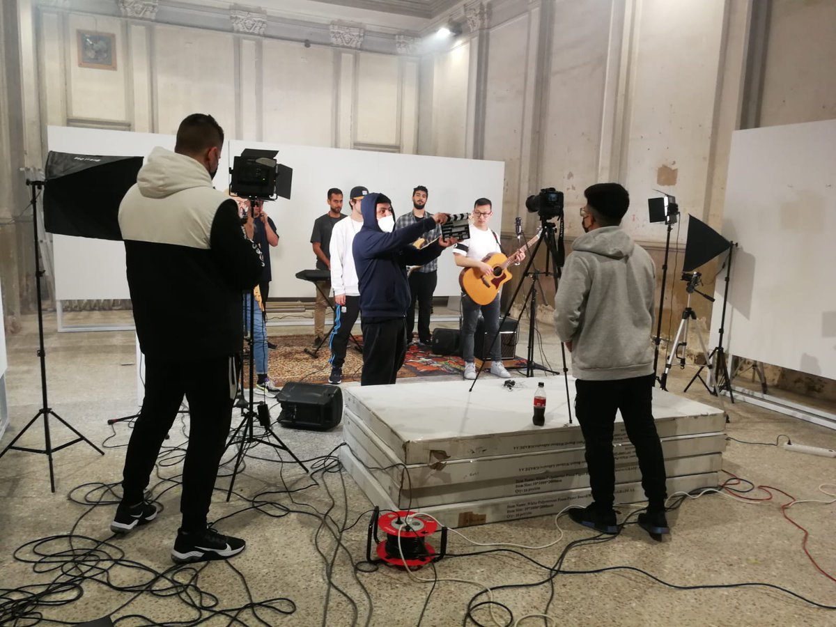 elborsipelbarri's tweet photo. Un plaer acollir al col·lectiu #Old_Days per la gravació en viu de les seves sessions. Les joves fan coses, i des de l'Associació #ElBorsiPelBarri volem acollir-los en clau comunitària. Seguim! https://t.co/jLPRbQfJDC