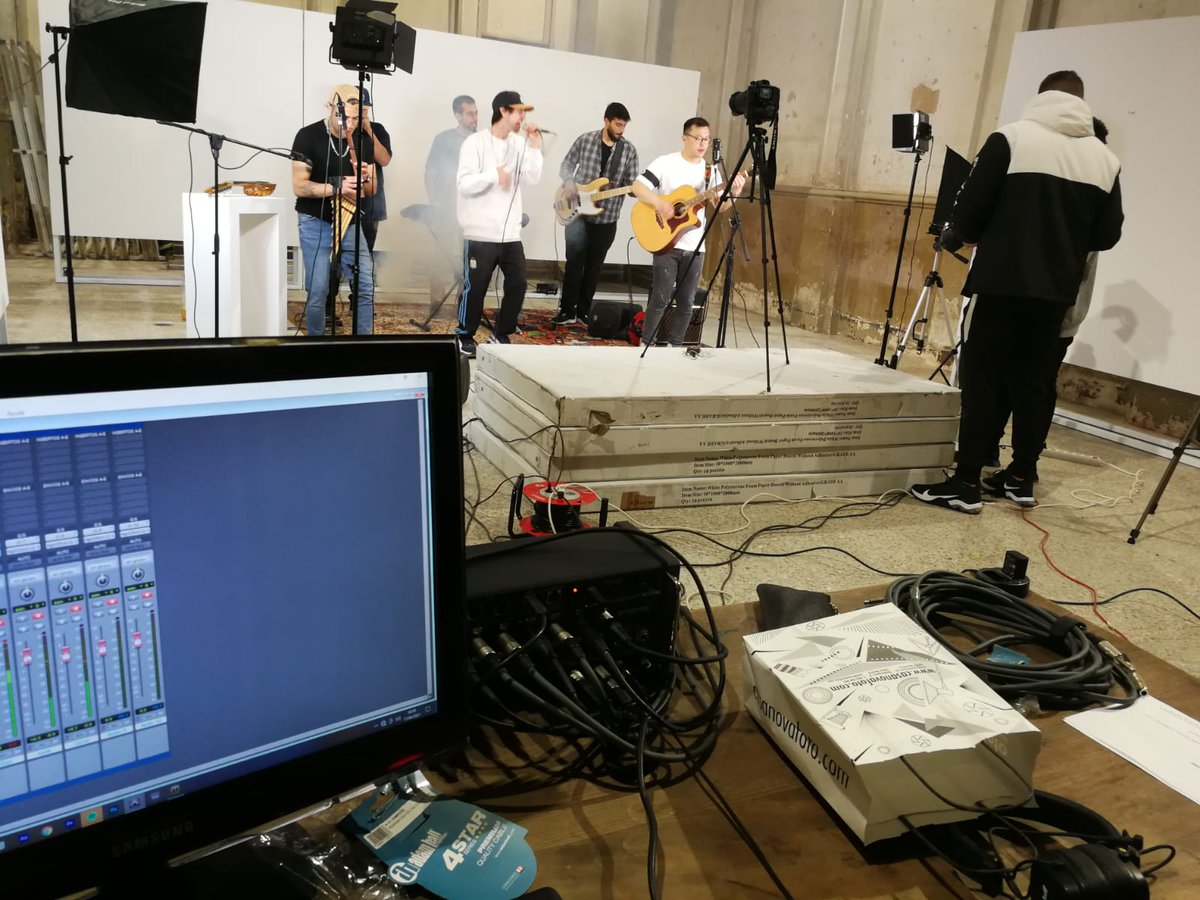 elborsipelbarri's tweet photo. Un plaer acollir al col·lectiu #Old_Days per la gravació en viu de les seves sessions. Les joves fan coses, i des de l'Associació #ElBorsiPelBarri volem acollir-los en clau comunitària. Seguim! https://t.co/jLPRbQfJDC