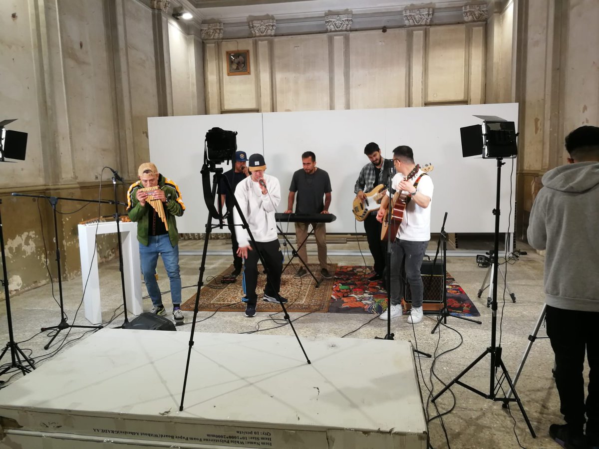 Un plaer acollir al col·lectiu #Old_Days per la gravació en viu de les seves sessions. Les joves fan coses, i des de l'Associació #ElBorsiPelBarri volem acollir-los en clau comunitària. Seguim!