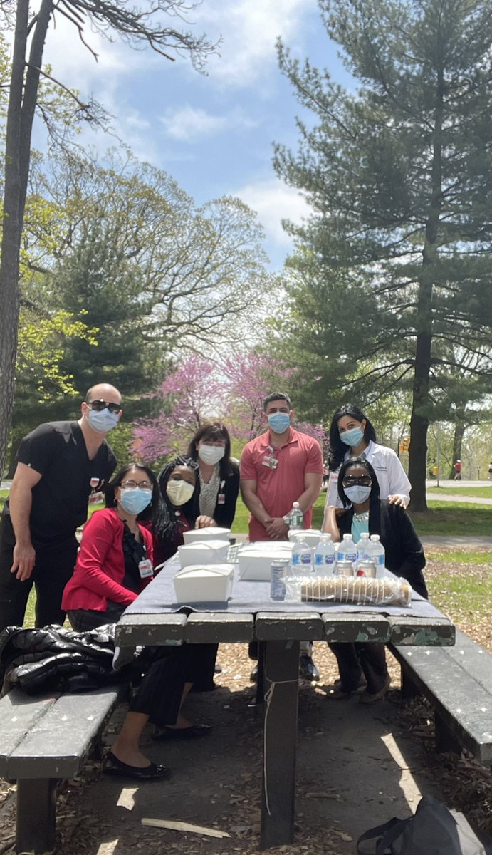 KaleenaIrene's tweet photo. A wonderful lunch outdoors ☀️ 🧺 with the best Nursing leadership team, thank you @patrickearl2014 for “filling our cup” today! ❤️ #NYPNurseLeadersBK @ToanaGordon @Nypbmh6 @9gnInpatient @ErnestoPMir https://t.co/mbzMuK69tu
