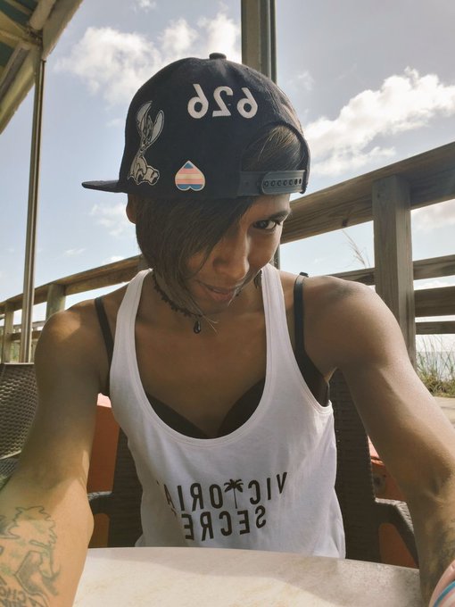 1 pic. Breakfast by the beach ?
#SaltLife #lover https://t.co/GFwBzma6vI
