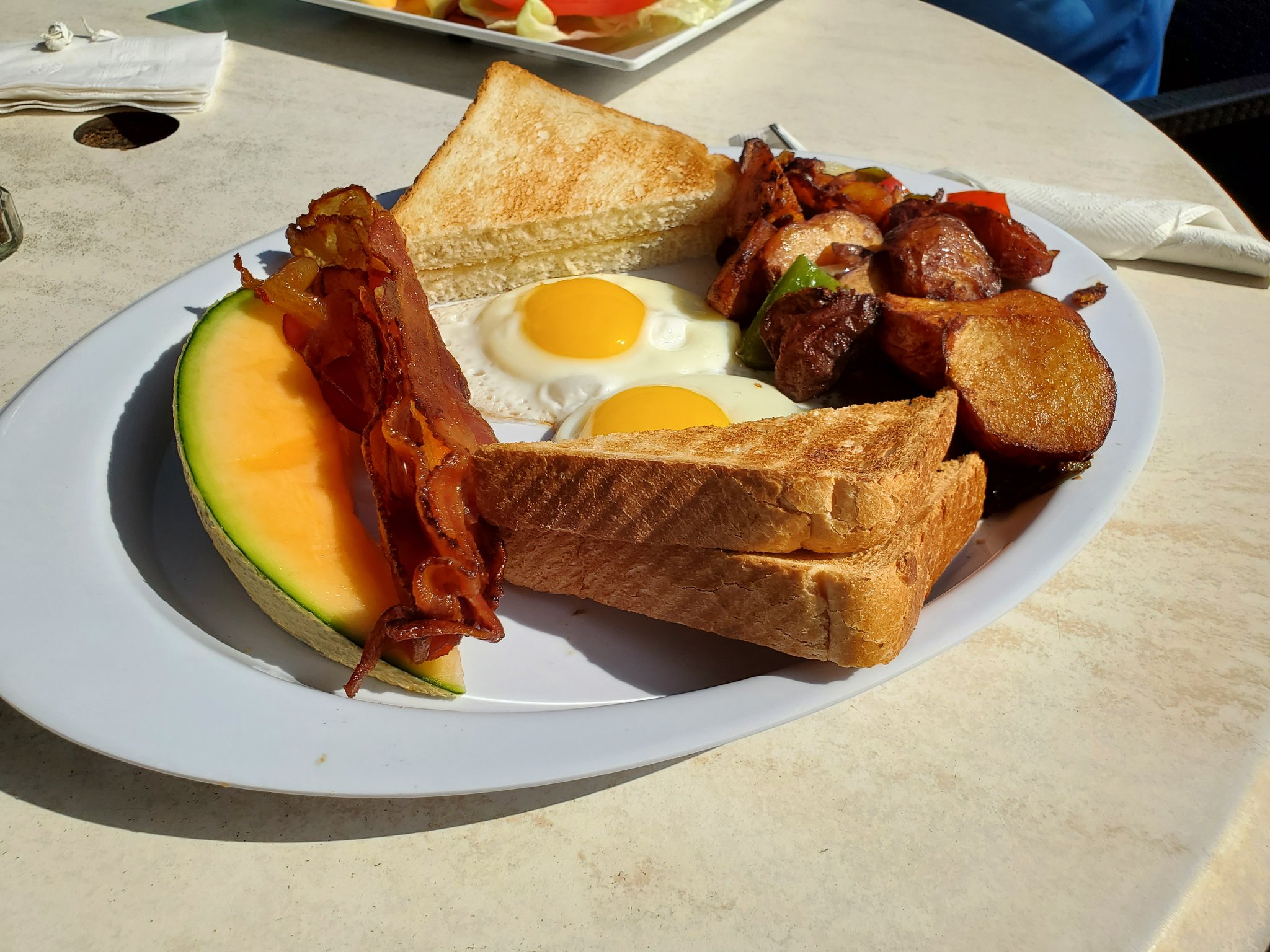 2 pic. Breakfast by the beach ?
#SaltLife #lover https://t.co/GFwBzma6vI