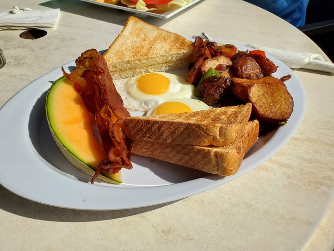 2 pic. Breakfast by the beach ?
#SaltLife #lover https://t.co/GFwBzma6vI