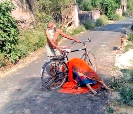 मानवता को शर्मसार करने वाली यह तस्वीरे उत्तर प्रदेश के जौनपुर से है।, अब तो जागो है राम के वंशजों