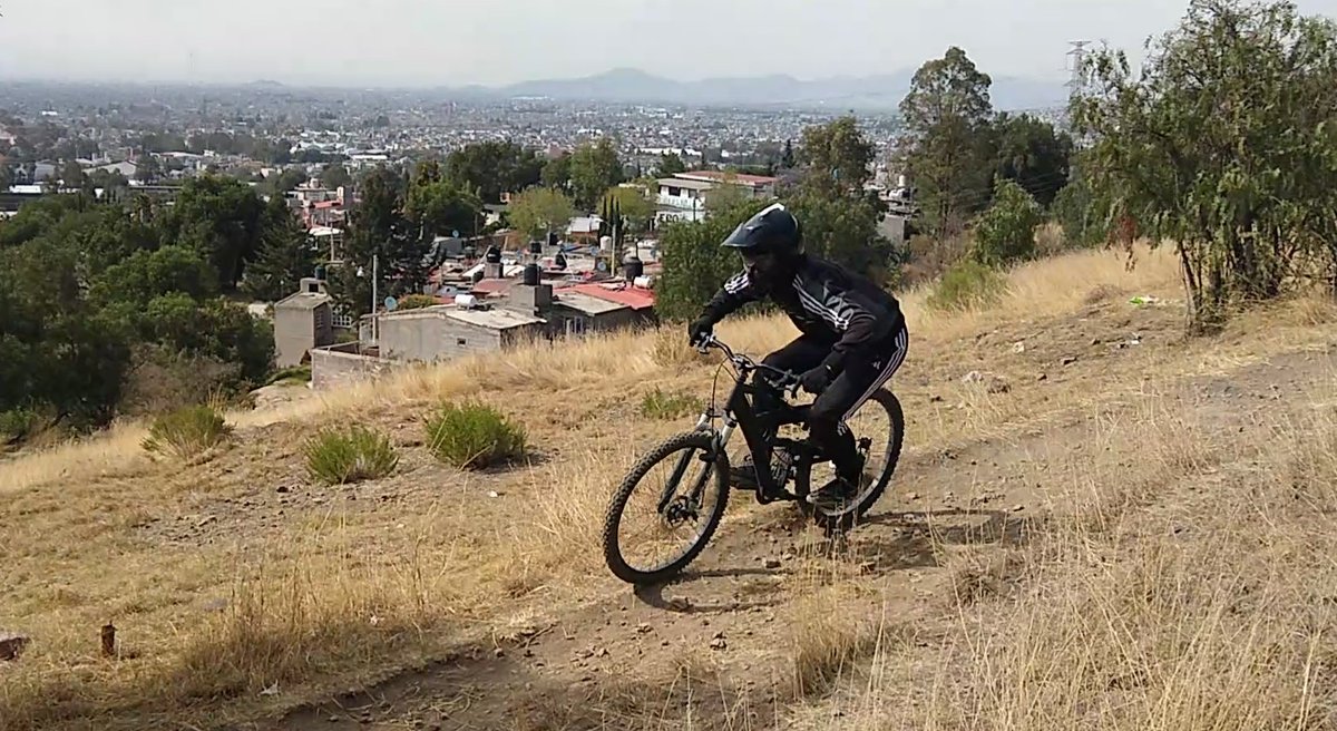 Nice view 👌🚵
----------------------------------------------------------
#downhill #downhillmtb #mountainbiking #mountainbike #mtb #mtblife  #downhillmtb #downhillmountainbiking  #downhillbike #downhillrider #cyclistlife #downhillmountainbike #cyclist  #downhilladiction #cycling