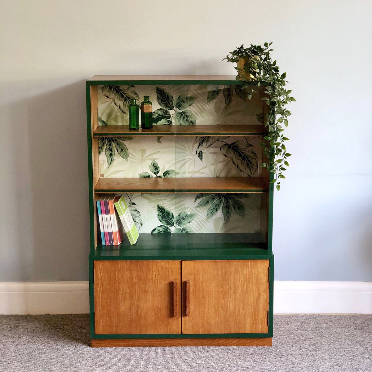 One of our latest pieces, with all this lovely sunshine recently I just couldn’t resist 🌿☀️🌿

dollydiditldn.etsy.com/listing/100936…

#YourBizHour #womaninbizhour #inbizhour #mysmallbiz #queenof #upcycling