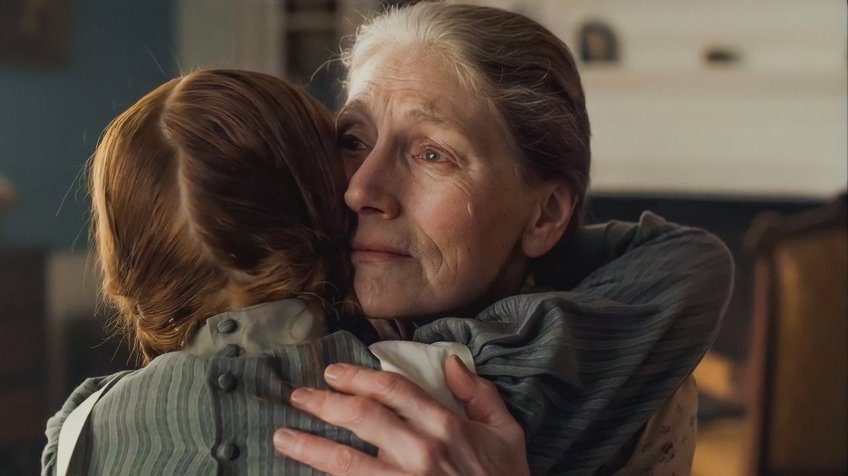 эмибет макналти брекеты. кейт макколи хэтэуэй родители. мама ann. мама джоан роулинг. мама ann.