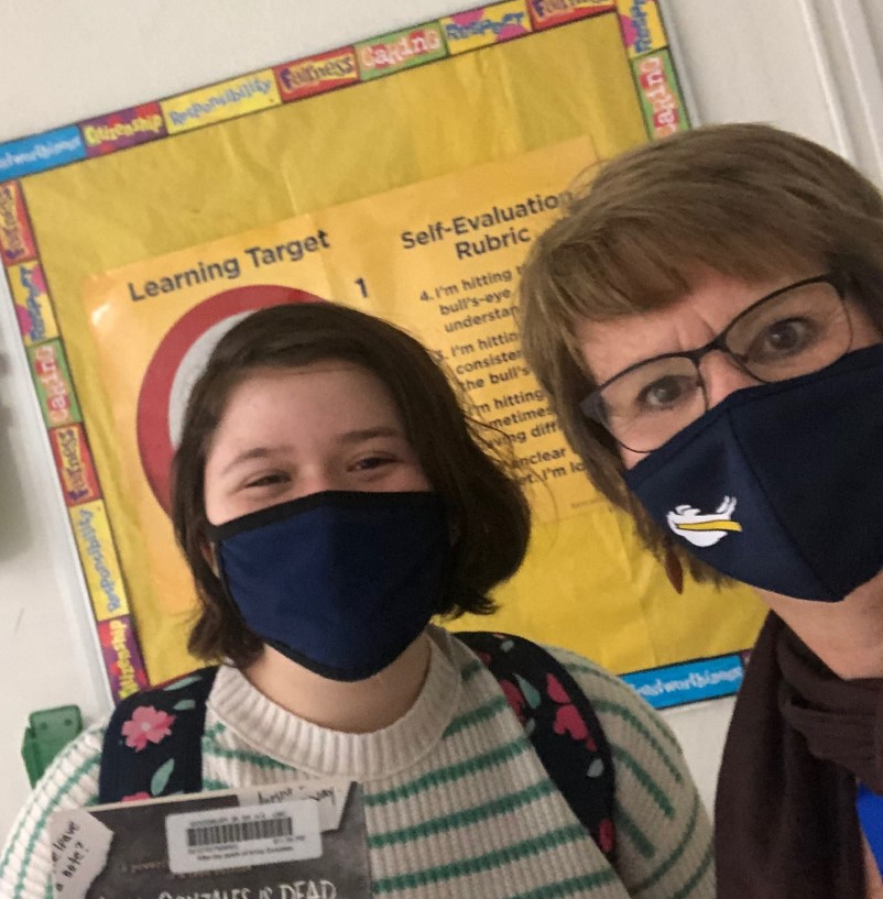 mmoody_Woodbury's tweet photo. Our 1st student to request a book online!! Delivered with to the classroom with love! @WoodburyCitySch #WoodburyPride #LibraryRock https://t.co/fTUg5XijMY