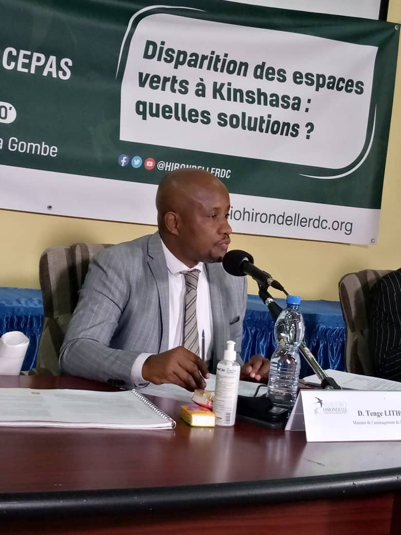 DidierTenge's tweet photo. "On Ne Lâche Rien ! "
Dèbat sur Radio Hirondelle au centre Cepas sur la spoliation des espaces et leurs occupations anarchiques.
Les solutions ont èté proposées avec le SOSAK.
#jaifaitmapartettoi#
#onnelâcherien#
#onrestedebout#
28 Avril 2021 https://t.co/CkXClzKqv1