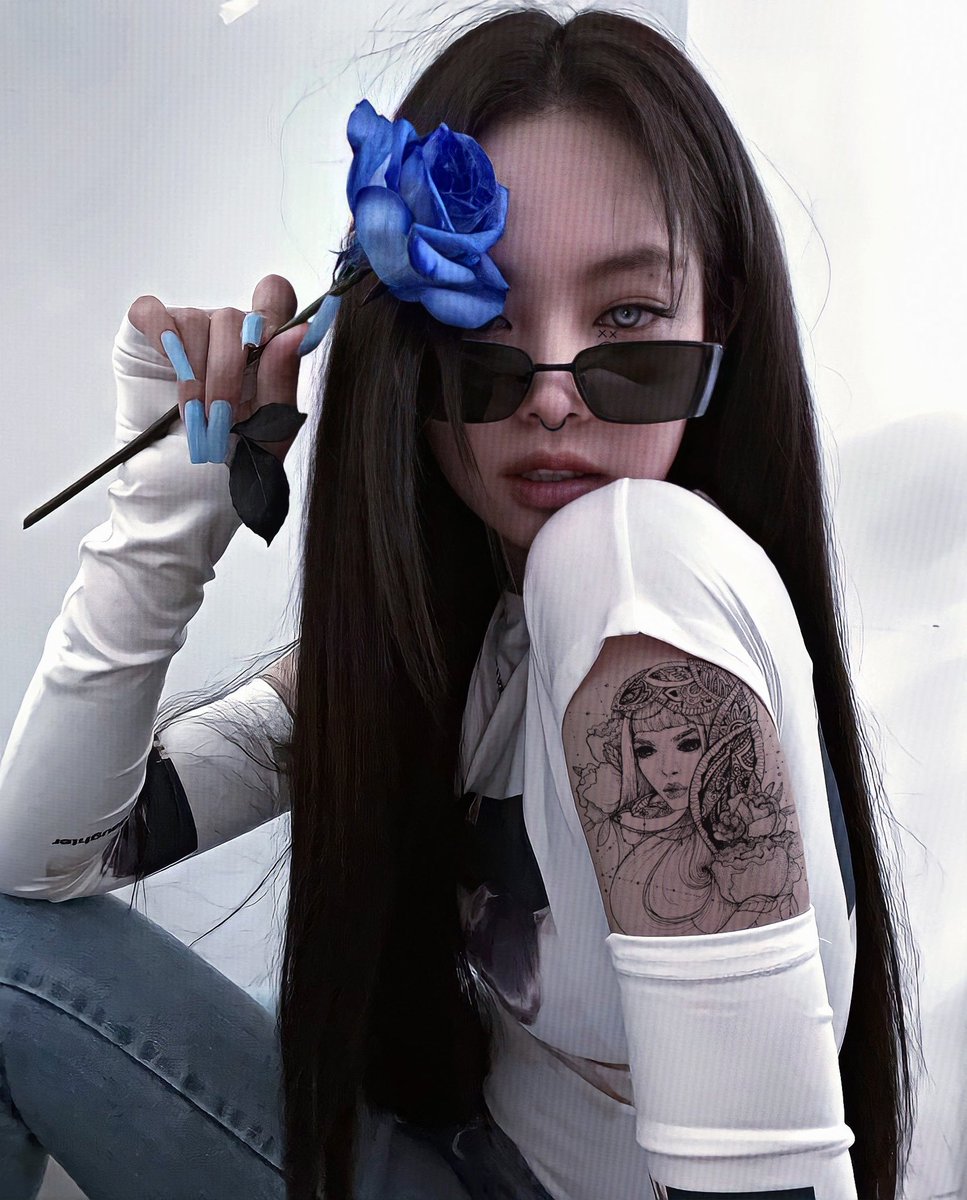 ⠀         
⠀         
⠀               𝗁𝖾𝖺𝖽   𝗂𝗇 𝗍𝗁𝖾   𝐜𝐥𝐨𝐮𝐝𝐬
                  𝖻𝗎𝗍   𝗆𝗒   𝘨͟𝘳͟𝘢͟𝘷͟𝘪͟𝘵͟𝘺͟  𝖼𝖾𝗇𝗍𝖾𝗋𝖾𝖽
                  𝒕𝒐𝒖𝒄𝒉   𝗆𝗒   𝗇𝖾𝖼𝗄 
                  𝗂’𝗅𝗅 𝗍𝗈𝗎𝖼𝗁   𝙮𝙤𝙪𝙧𝙨

⠀ ⠀