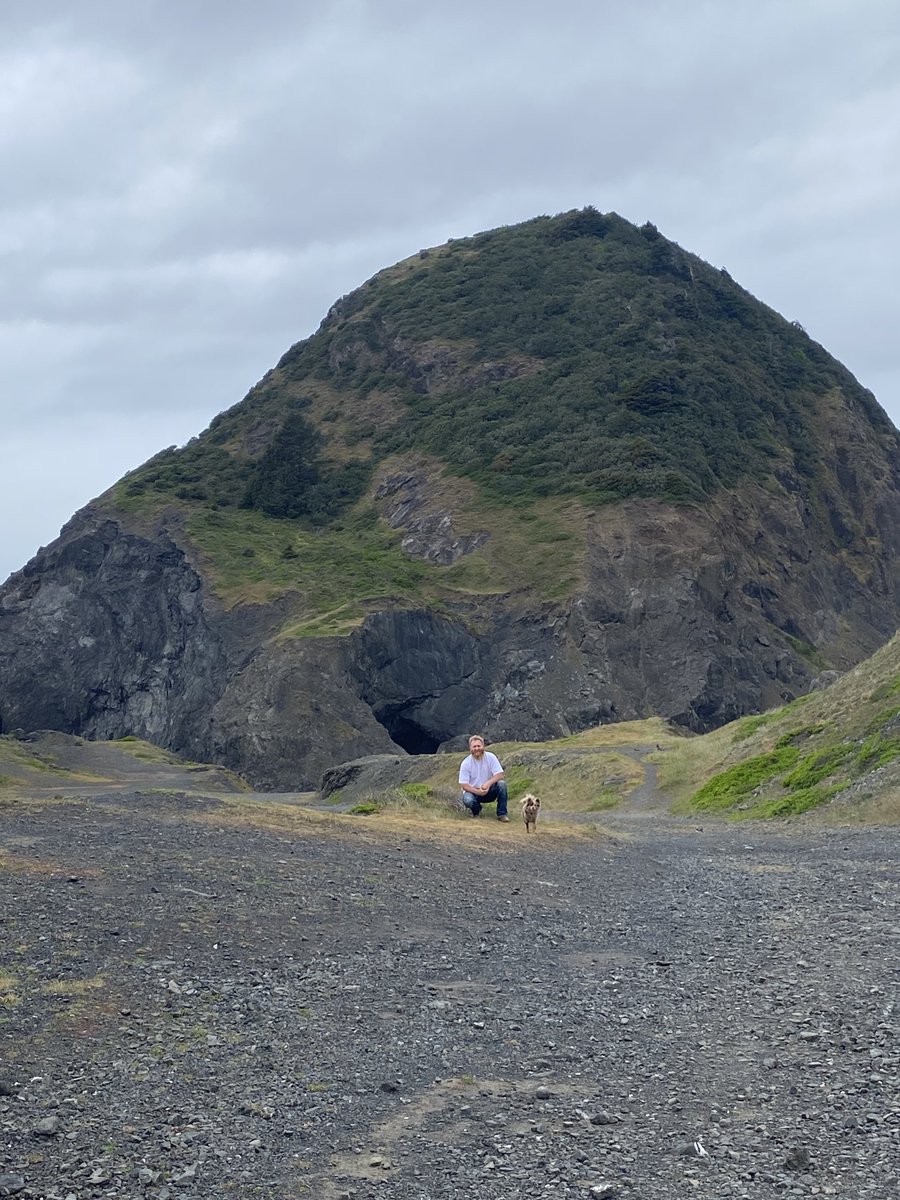 TaaylorrAllenn's tweet photo. Gold beach, OR 
Sister rocks https://t.co/H2NRHFH6wk