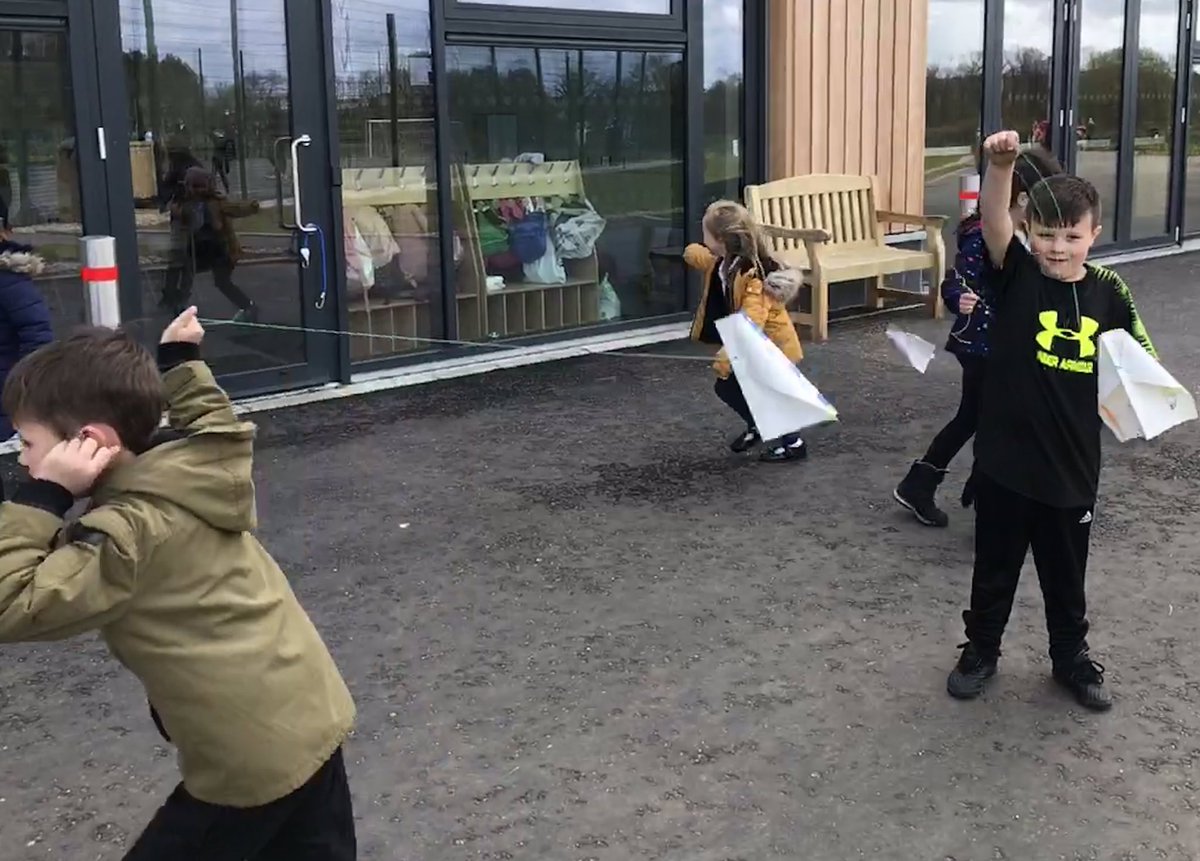 LinkwoodPrimary's tweet photo. Primary 2 learning about Forces by creating and flying our own kites. Perfectly windy conditions for flying a kite. https://t.co/eS1e20Pm1B