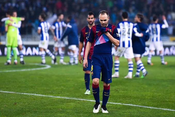 Le point culminant de cette dure période arrive le 4 janvier 2015 lors d’un déplacement à l’Anoeta contre la Réal Sociedad. Le Barça s’incline 1-0 dans un match où Luis Enrique décide de mettre Neymar et Messi sur le banc contre leur volonté afin de les reposer.