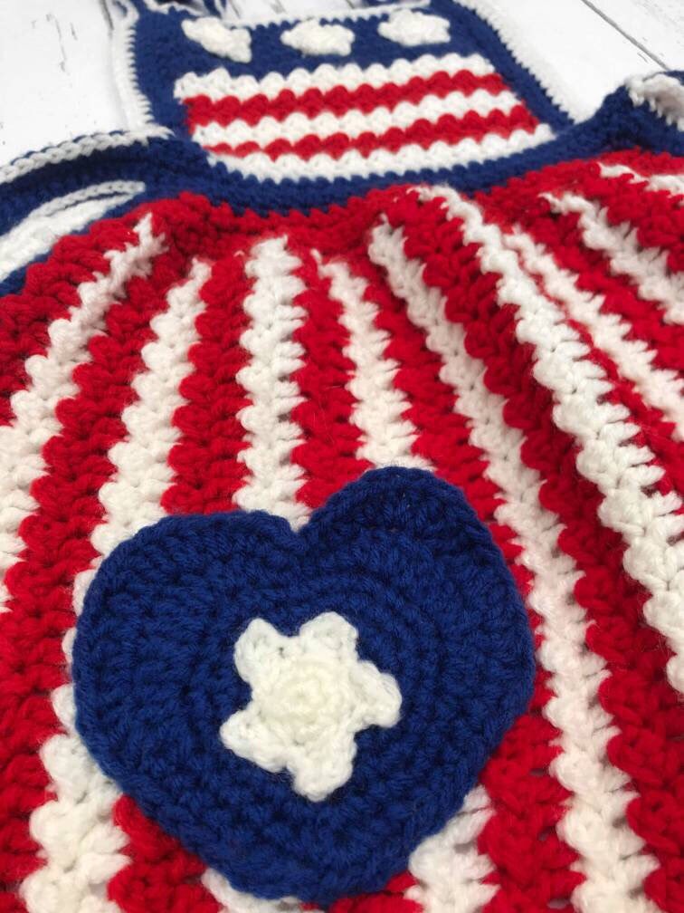 Our adorable 4th of July Kids apron is still in our shop waiting to go he to you!
•
Check it out below!
etsy.com/listing/534680…
•
•
#handmade #HandmadeHour #4thofjuly #fourthofjuly #apron #kidsapron #crochetapron #crochet