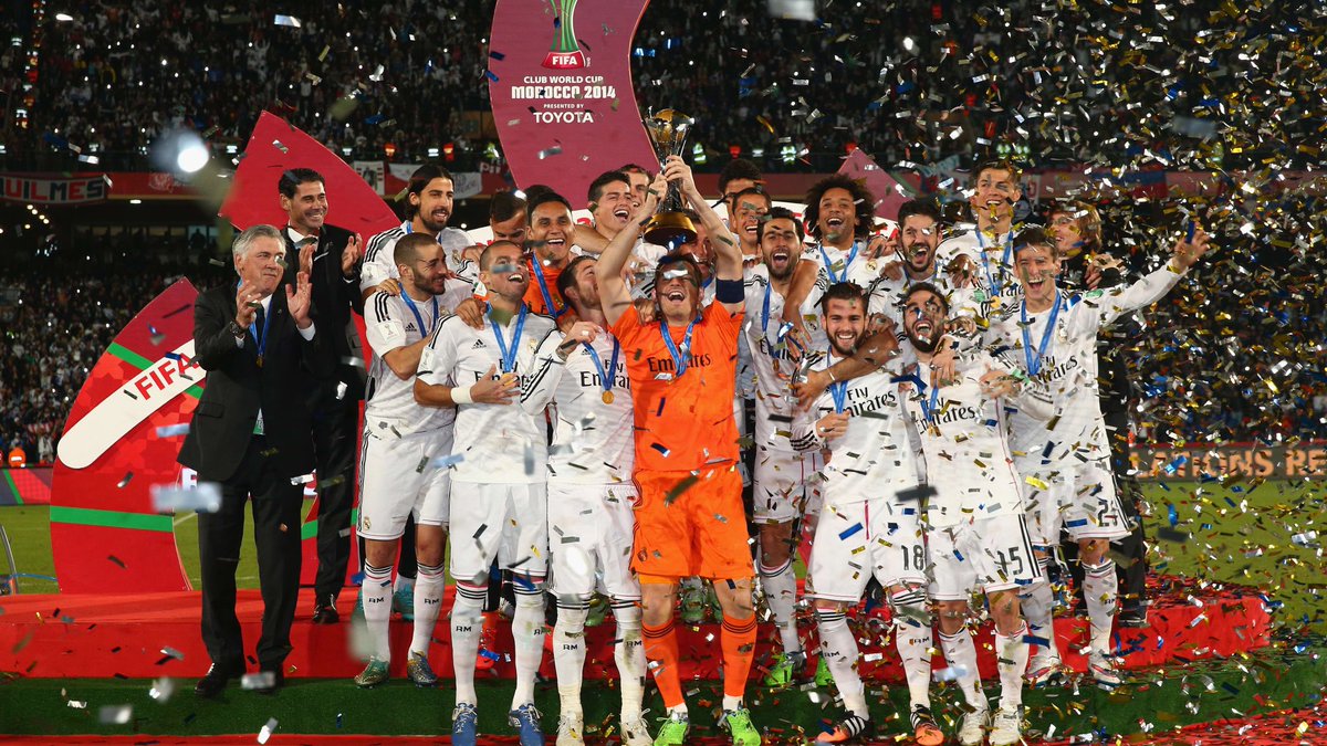 La Maison Blanche tout simplement injouable s’envole en tête de la Liga, remporte la coupe du monde des clubs et CR7 remporte logiquement son 3eme ballon d’or et revient à une longueur de Messi (4 BO à l’époque) dans leur duel au sommet de l’histoire du football.