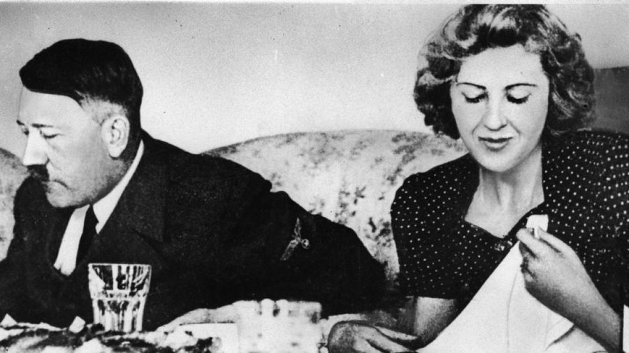 1945'te bugün: Hitler, bir önceki gece evlendiği Eva Braun ile birlikte Führerbunker'de intihar etti. İkilinin cesetleri, Hitler'in yaveri Otto Günsche'nin idaresinde şansölyelik binasının ardındaki bahçeye götürülerek bir bomba çukuruna yerleştirildi ve benzin dökülerek yakıldı.