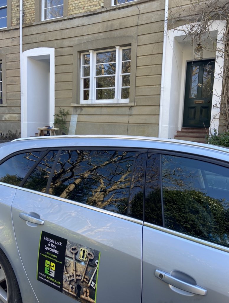 A nice little magnetic sign for the car curtesy of <a href="/SX_Oxford/">Signs Express Oxford</a> 

JPriestsecurity.co.uk 

#locksmiths #surveys