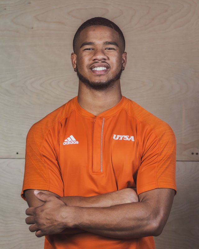 thefrankharris's tweet photo. Youngest of 4, all my siblings graduated. I’ll graduate college next month with a bachelors degree in Sociology. Although this journey has not gone as planned, it has been a blessing. I’m hoping to start my masters in criminal justice in the fall!🔹🔸 https://t.co/rKB32k6ySG