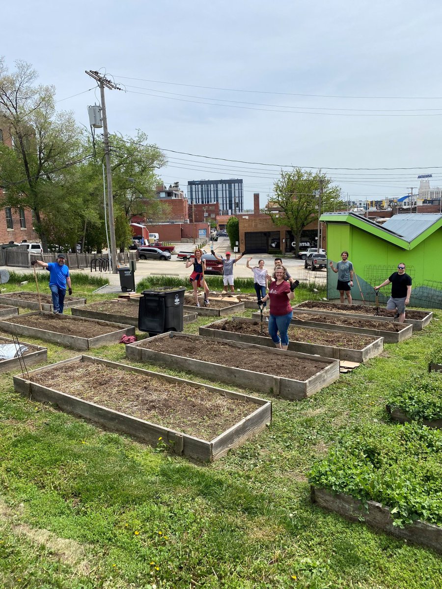 DialecticEng's tweet photo. It’s gray and rainy today, but yesterday our team spent another great day under sunny blue skies at the 18th and Broadway Food Pantry Garden! We’re making progress on prepping the veggie beds for planting. #DialecticEng #EngineeringAwesomeness https://t.co/HNyKrOT6GF