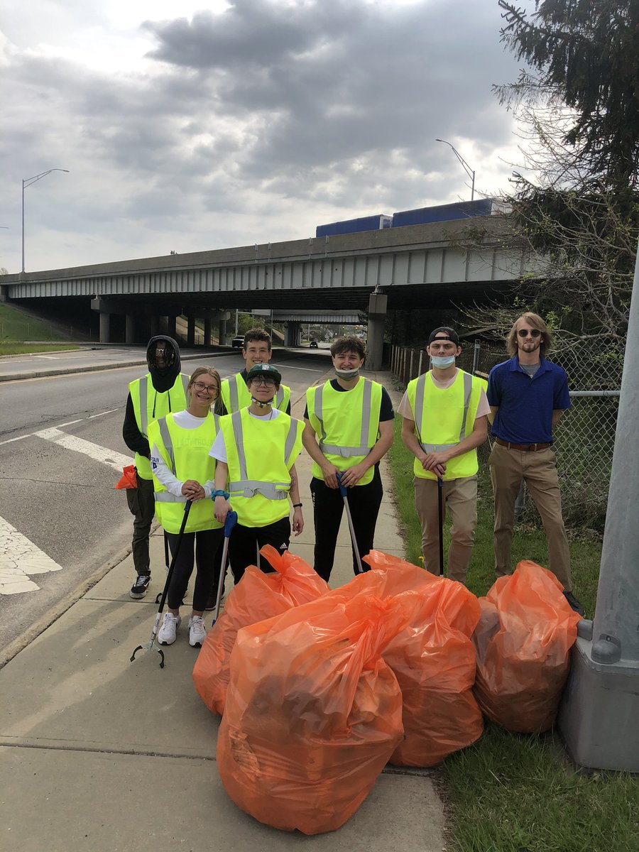 TrinityHS's tweet photo. THS Environmental Science class worked w/ @ODOT_Cleveland Adopt a Highway program for the I-480 Granger Rd exit ramp. @APBoda &amp; Mr. Zechman, organized the clean-up w/ Seniors, Michael Allen, Michael Clancy, Camryn Dorris, Gabrielle Roman, Jack Maloney &amp; CJ Kelley. Great work all! https://t.co/aFutq9gmB3