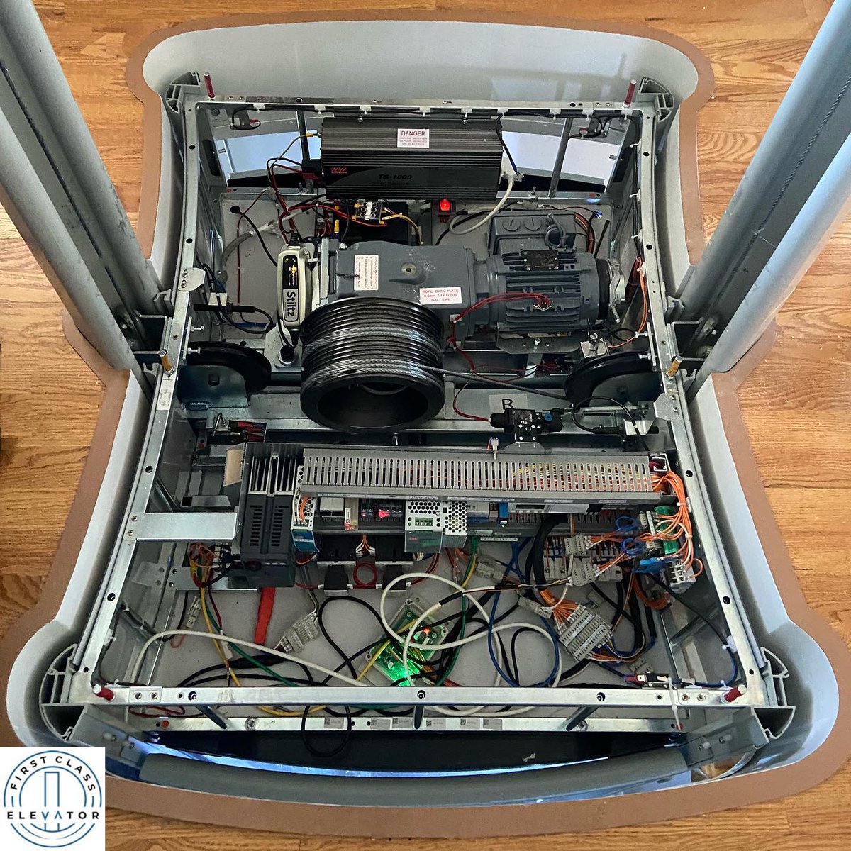 ClassElevator's tweet image. The TrioAlta has quite a small footprint for a homelift . It covers less than 13.5sf of your home, allowing it to tuck neatly into the corner of almost any room. #elevator #homelift #stiltz #Home #Life #STL